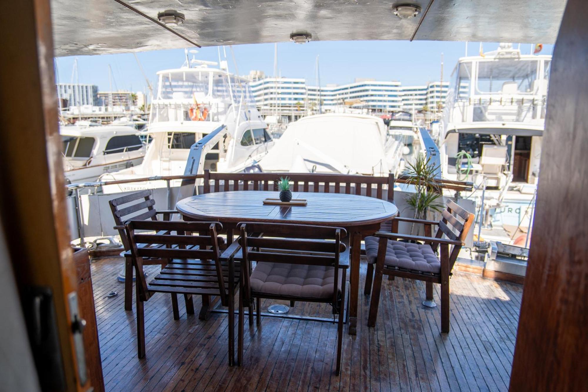 Boat Aloha Hotel Sant Adria de Besos Ngoại thất bức ảnh