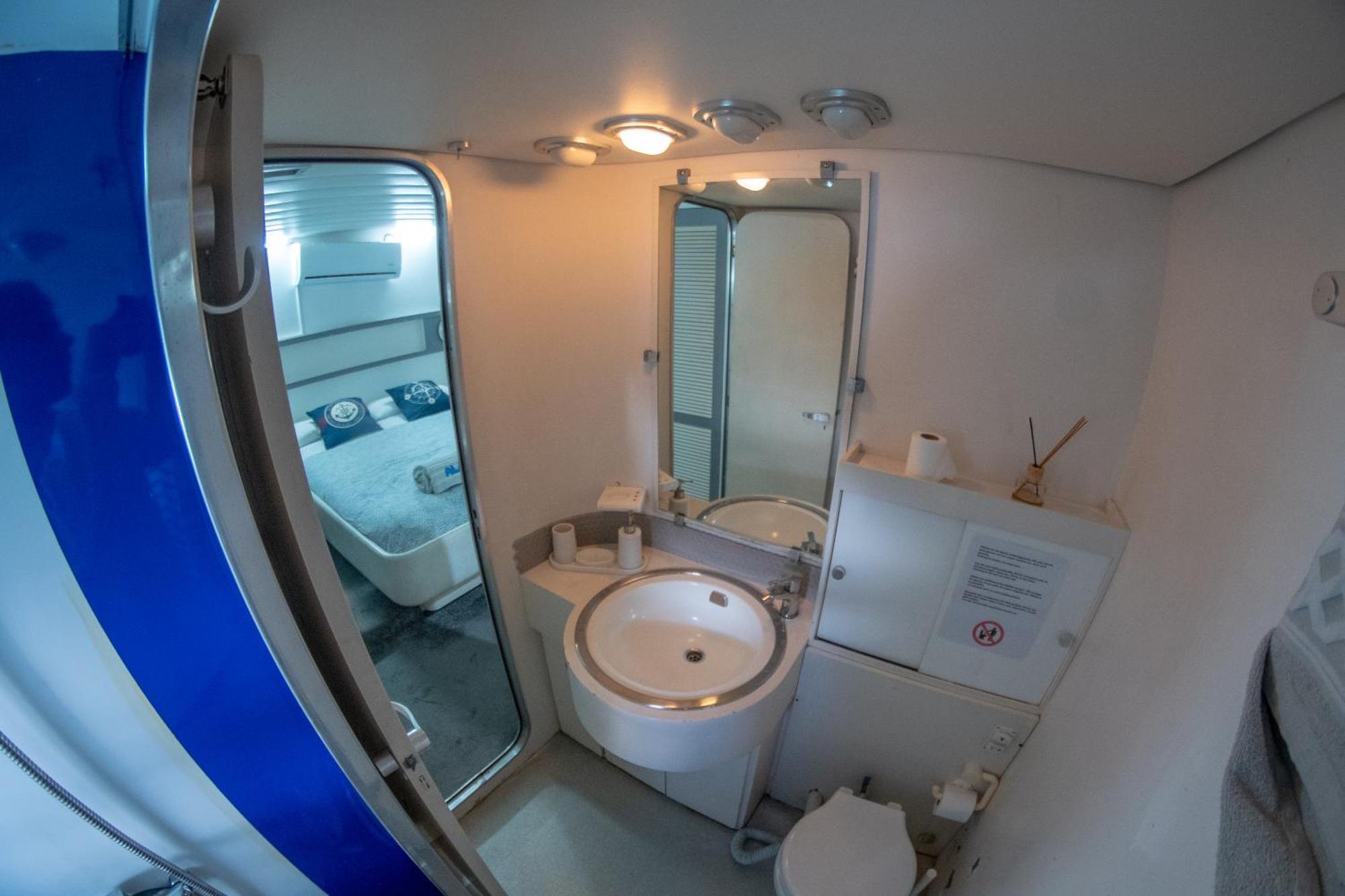 Boat Aloha Hotel Sant Adria de Besos Ngoại thất bức ảnh